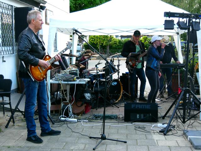 Secret Fire rockten den Biergarten Zur Waage.  | Foto: Anita Brandtstäter