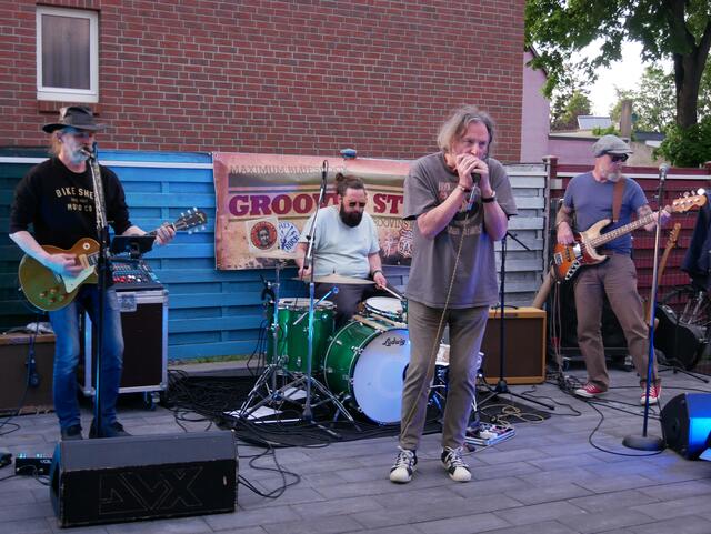 Groovin' Stuff beim Opening im Op d'r Eck.  | Foto: Anita Brandtstäter