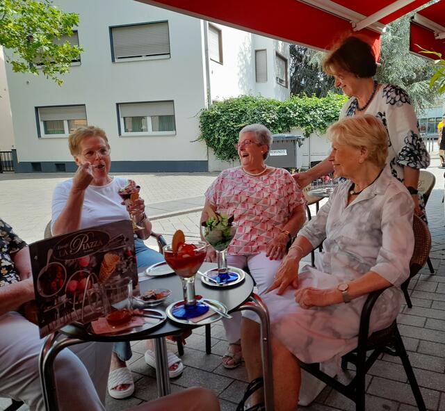 Entspannte Mitglieder des Chores | Foto: privat