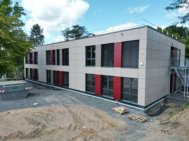 Die Sofortschule in Refrath wurde pünktlich zum Schuljahresbeginn fertig. Foto: Stadt BGL