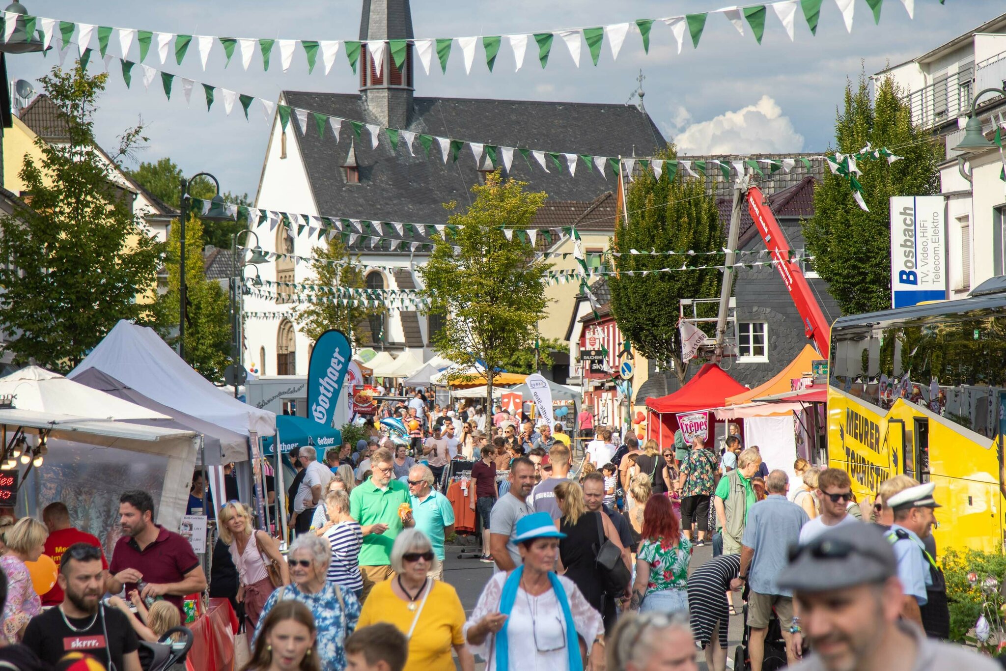 Straßenfest wird Stadtfest Rund 70 Stände, große Bühne, Shopping