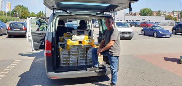 Tierheimtransporter voller Tierbedarf | Foto: Heinz Könen