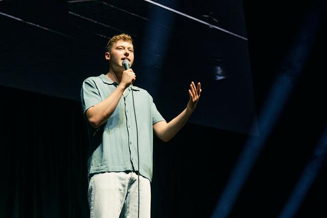 Der Comedian Marvin Hoffmann ist mit seinem neuen Programm zu Gast in Elsdorf. | Foto: Marvin Hoffmann