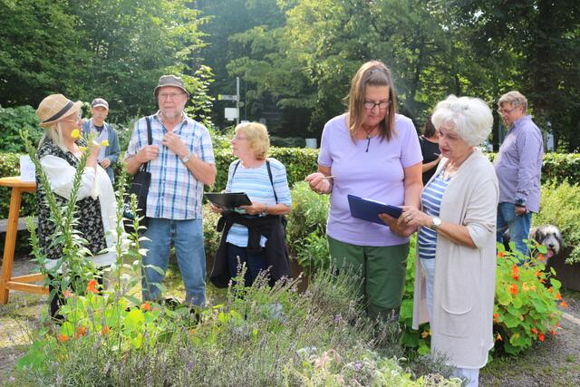 Beim Kräuter-Quiz konnten die Teilnehmer zwei Bücher „Wildpflanzen zum Genießen“ von Rita Lüder gewinnen. Foto: Karin Rechenberger | Foto: Karin Rechenberger