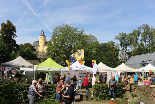 Informativ und unterhaltsam stellten Landwirte und Regionalvermarkter, Naturschutzverbände, Behörden, Fachinstitute und Dorfgemeinschaften ihre Arbeit und ihre Angebote vor. Foto: Karin Rechenberger | Foto: Karin Rechenberger