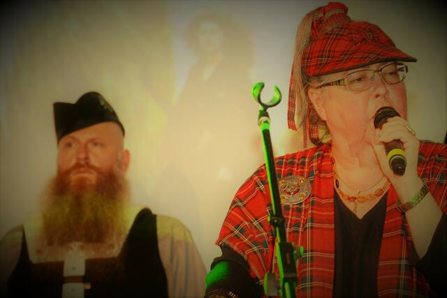 Stefania Castelli &amp; Sound of Scotland Drummer | Foto: Bildrechte: Norbert Herod