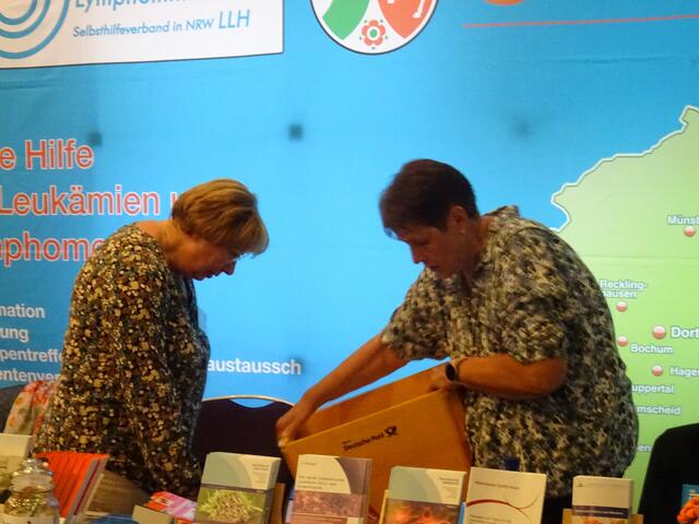 Susanne Enders LLH Infostand | Foto: Bildrechte: Stefania Herod