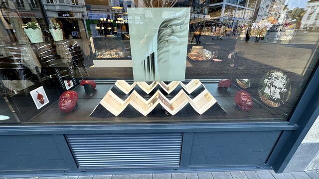 Schaufenster F - 
Café Müller-Langhardt 
Markt 36 
53111 Bonn  | Foto: Bürger für Beethoven e.V.