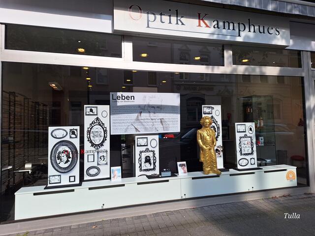 Schaufenster G -
Optik Kamphues / Kröber 
Hermannstr. 19 
53225 Bonn-Beuel  | Foto: Bürger für Beethoven e.V.