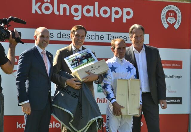 Siegerehrung für das Team Wonderful Boy (Gestüt Görlsdorf) | Foto: Horst Nauen