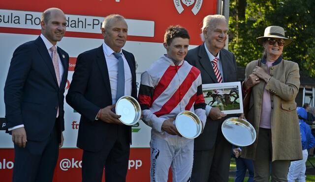 Siegerehrung  für den Stall Grafenberg  | Foto: Horst Nauen