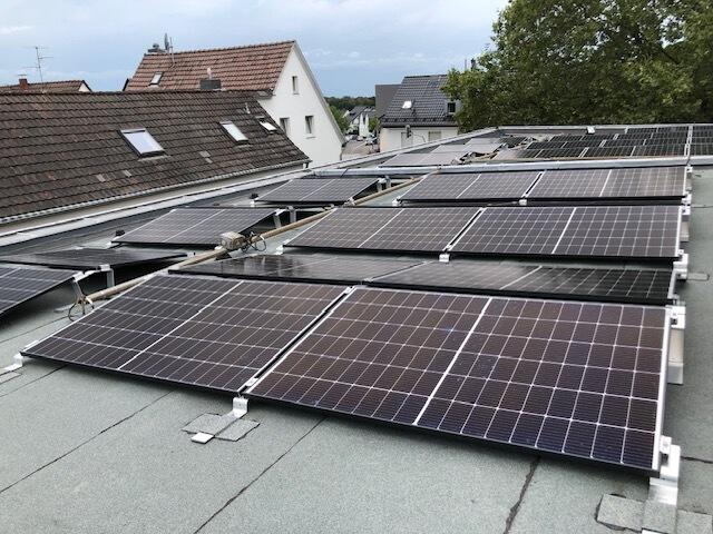 Von der Straße nicht einsehbar befinden sich insgesamt 58 Solarmodule auf dem Dach der Herz-Jesu-Kirche. Foto: Kirchengemeinde | Foto: RAG