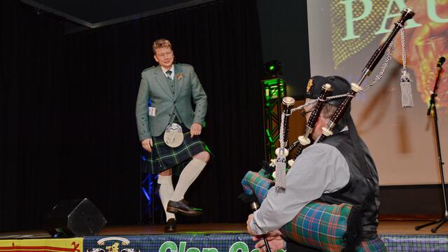 Kai Mönnich, Moderation und Irish Dance, inspiriert von Axel Römer, Dudelsack | Foto: Bildrechte: Stefania Herod