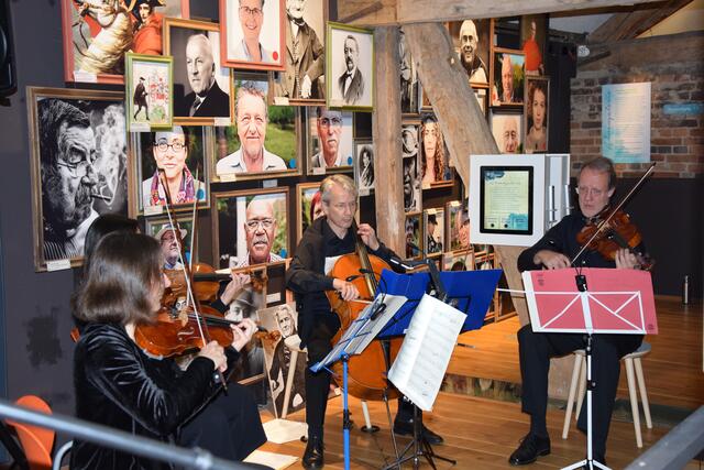 Ein Quartett des Beethoven Orchester Bonn sorgte als Teil des sozial engagierten Orchesters des Wandels für die musikalische Untermalung der Neueröffnung. | Foto: Volker Düster