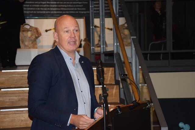 Frank Rock erklärte, "die Flut hätte uns erspart bleiben können, sie war aber da. Und wenn man dem Unglück etwas Gutes abgewinnen möchte, dann das 'Wir-Gefühl', dass die Katastrophe überall entlang der Erft und den Nebenflüssen geweckt hat." | Foto: Volker Düster