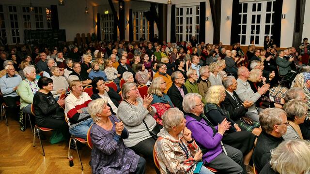 Das Publikum erlebte schottische Klänge pur | Foto: Bildrechte: Maxx Hoenow