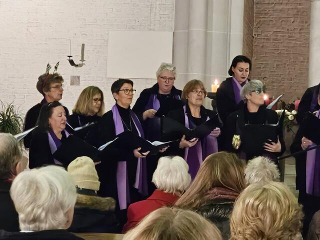 Troisdorfer Frauenchor FURORE 1948 e V. 
Benefizkonzert am 17.12.2023 | Foto: Dietmar Reddel