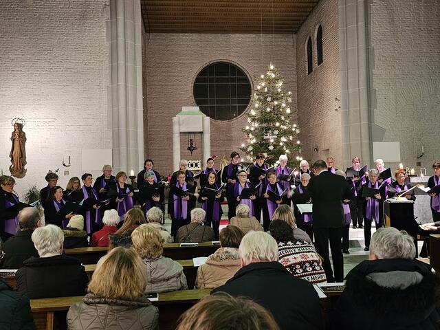 Troisdorfer Frauenchor FURORE 1948 e V. 
Benefizkonzert am 17.12.2023 | Foto: Dietmar Reddel