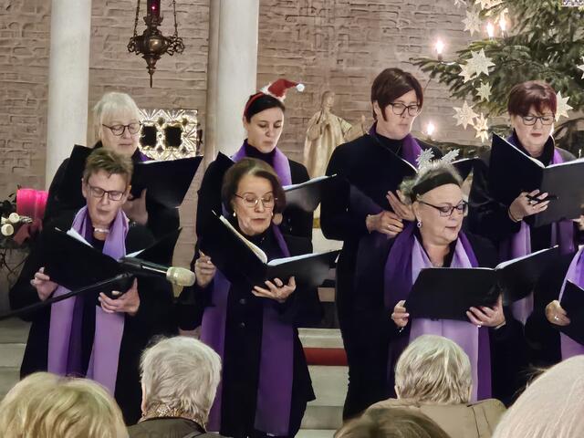 Troisdorfer Frauenchor FURORE 1948 e V. 
Benefizkonzert am 17.12.2023 | Foto: Dietmar Reddel