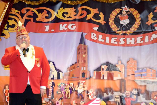 Der 1. Vorsitzende der KG Bliesheim, Leo Lindemann, eröffnete die Proklamation im 70. Jahr der Gesellschaft. | Foto: Volker Düster
