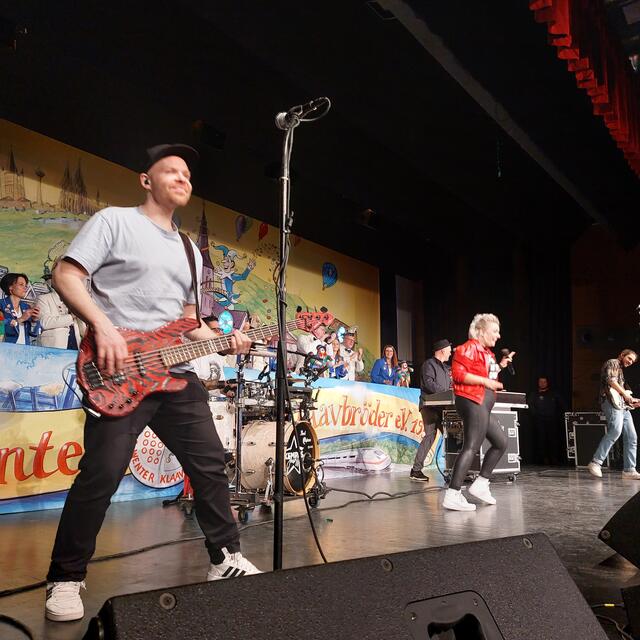Rockige Unterhaltung gab es mit Kempes Finest  | Foto: Erwin Höller 