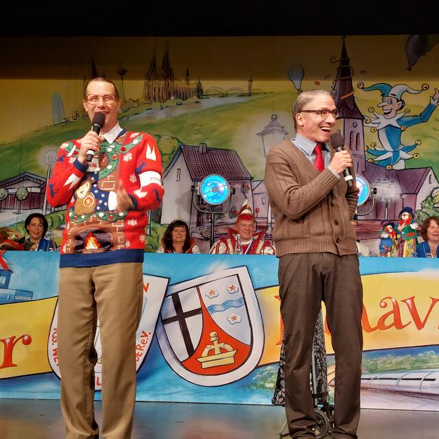 Willi und Ernst - die zwei Rentner aus Leidenschaft (Markus Kirschbaum und Dirk Zimmer) aus Koblenz begeisterten das Publikum  | Foto: Erwin Höller 