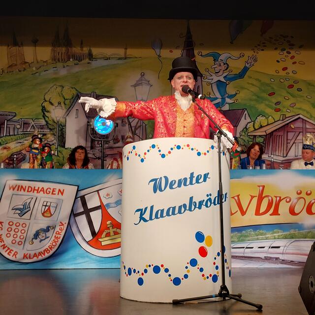 "Dä Nubbel" (Michael Hehn) aus Köln war erstmals auf der Windhagener Bühne zu sehen  | Foto: Erwin Höller 