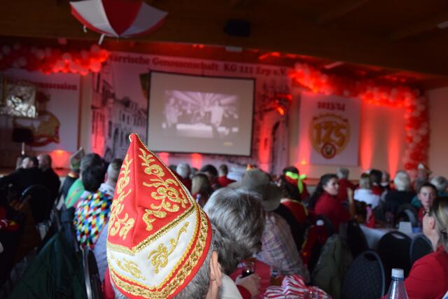 Zahlreiche Abordnungen anderer KGs waren im "Saal" vertreten.