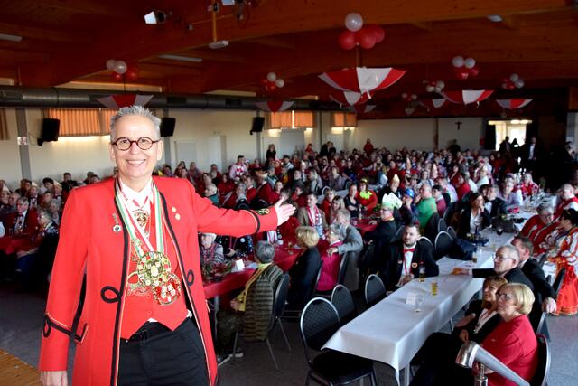 Präsidentin Christa Schwarz zeigte sich stolz und zufrieden, angesichts eines voll besetzten Bürgerhauses und toller Stimmung.