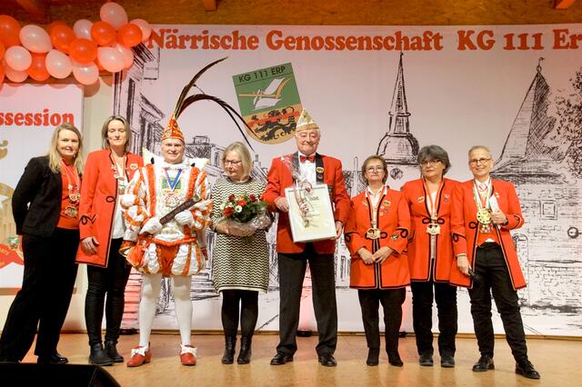 ...erhielt später am Abend "Verstärkung" durch den zweiten neuen Ehren-Präsidenten, Josef Reger. | Foto: Wolfgang Melzer/KG 111 Erp