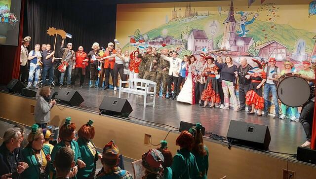 Die große Bühnenshow der KG  | Foto: Erwin Höller 