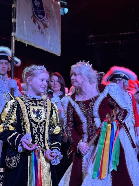 Zwei Prinzessinnen auf der Bühne: Lilly I. und Elke I. | Foto: Blatt-Gold