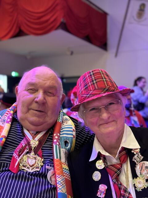 Das ist Hans-Willi Meier mit seiner Frau. Er war Bürgermeister von Frechen und ist Ehrenbürger der Stadt. | Foto: Blatt-Gold