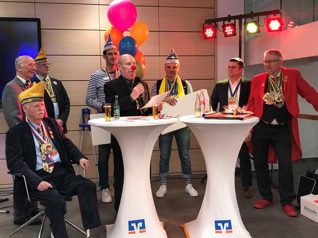 Die fachkundige Jury (von links): Jürgen Mainzer (sitzend), dahinter Jochen Mehl und Bürgermeister Dieter Freytag, marco Franceser, vorne Harald "Hucky" Zeyen, Marcel Drack, Marius Vieten und  Stefan Grathwohl