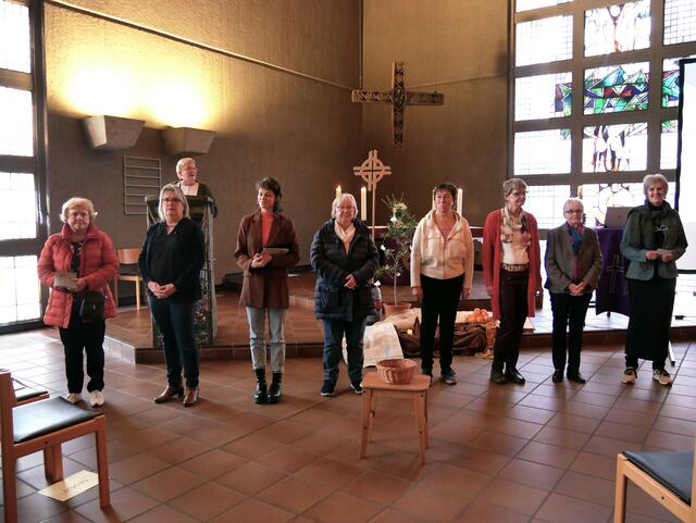 Das ökumenische Vorbereitungsteam Wesselinger Frauen in der Kreuzkirche.  | Foto: Anita Brandtstäter