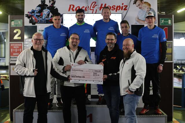 Symbolische Scheckübergabe des Team Imocare by KRS Competition an den Verein Race4Hospiz | Foto: frank_schuh_sportfoto