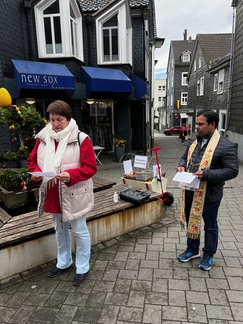 Anke Janke und Kaplan Kingsly