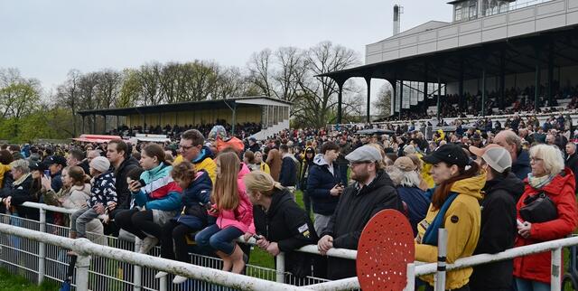 Über 10.000 begeisterte Fans  | Foto: Horst Nauen