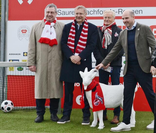 v.l.: Dr. Werner Wolf (Präsident 1.FC Köln), Eckhard Sauren (Vizepräsident 1.FC Köln), Michael Trippel (Stadionsprecher) &amp; Philipp Hein (Geschäftsführer Kölner-Rennverein); | Foto: Horst Nauen