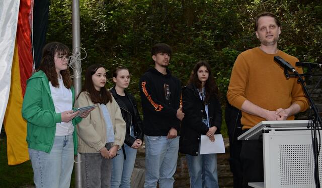 Gedanken zum Gedenken -  Lehrer, Schülerinnen &amp; Schüler des EHG Remscheid | Foto: Horst Nauen