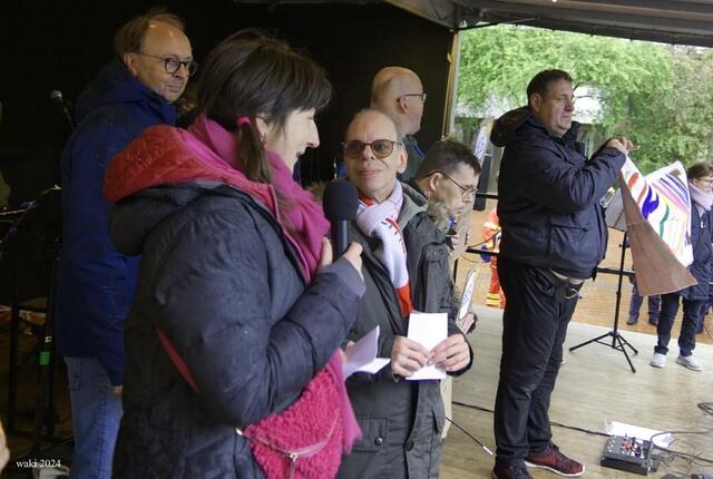 Ich und Anja Schimanke, die Leiterin von Blatt-Gold, nachdem ich die Borrschaft vorgelesen habe. | Foto: Walter Kirch
