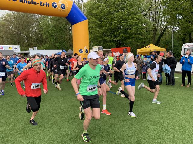 Beim Fünf-Kilometer-Lauf starten 109 Teilnehmerinnen und Teilnehmer, die stärkste Gruppe bei "Glessen läuft".   | Foto: Andrea Floß