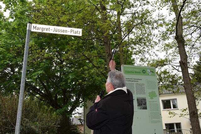 Pastor Hans-Peter Kippels segnete den Platz.