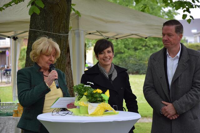 Ortsbürgermeisterin Cornelia Hütten, Bürgermeisterin Carolin Weitzel und der Landtagsabgeordnete Gregor Golland begrüßten die Besucherinnen und Besucher.