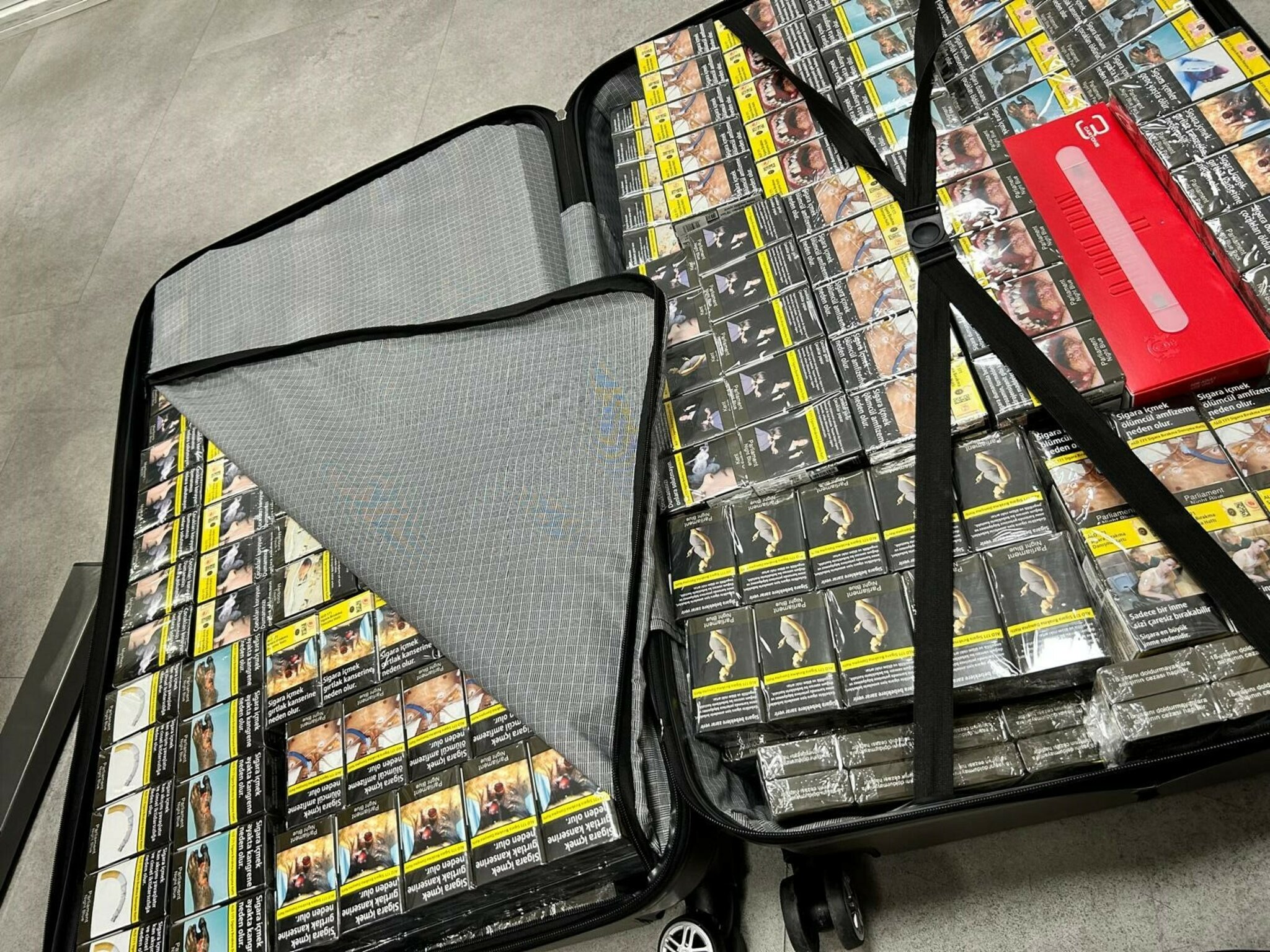e-zigarette im koffer vergessen strafe Darf man Einweg-E-Zigaretten ins Flugzeug mitnehmen? Wie lauten die Regeln  und Vorschriften? main image 0