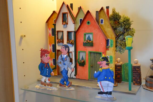 Kölsche Originale - Made in Frechen: Tünnes und Schäl treffen auf den Schutzmann Streukooche. | Foto: Lars Kindermann