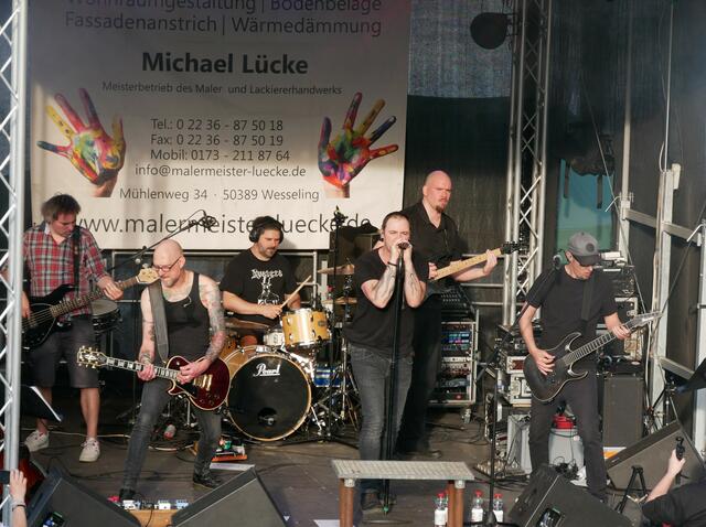 Linkin Back mit Frontmann Mike Töns.  | Foto: Anita Brandtstäter