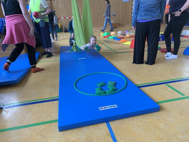 Beim "Kinderbewegungsabzeichen" der Sportjugend NRW gilt es verschiedene Stationen ohne Zeit- und Leistungsdruck zu meistern.  | Foto: Andrea Floß