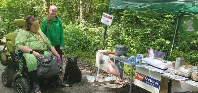 Assistenzhund "Max" mit Frauchen sind auch dabei | Foto: Heinz Könen