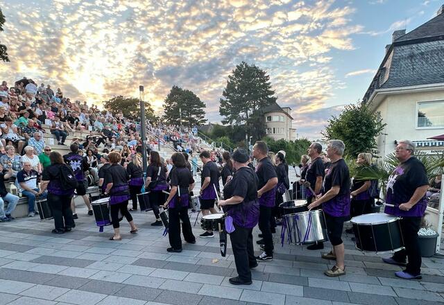 Gute Laune versprühte die Percussion-Gruppe RheinSamba vor 650 Zuschauenden.  | Foto: Simone Schuhmann
